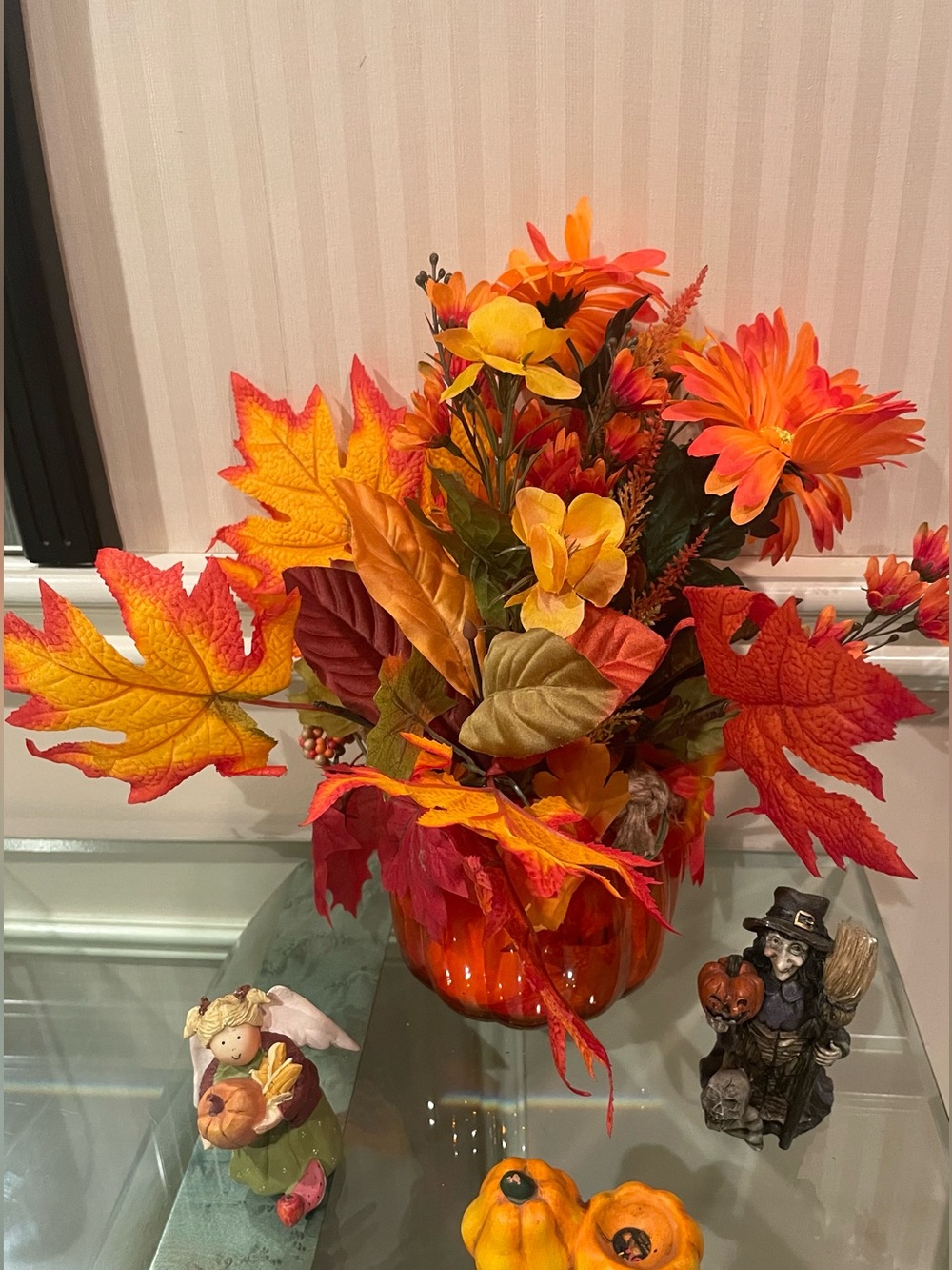 Autumn Bright Orange Artificial Daisy Bouquet 💐 in a vase bundled with 3 figurin